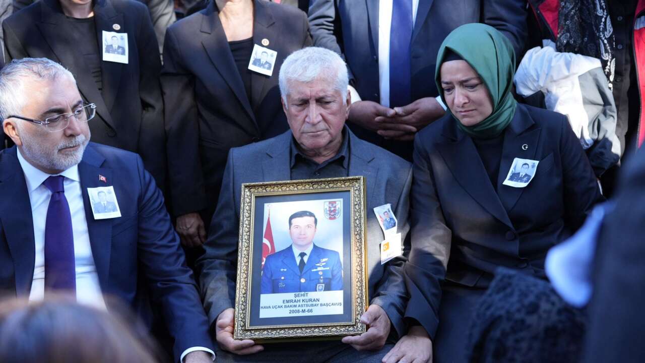 Fotoğrafını Babası Taşıdı: Milas Şehidini Gözyaşlarıyla Uğurladı 15